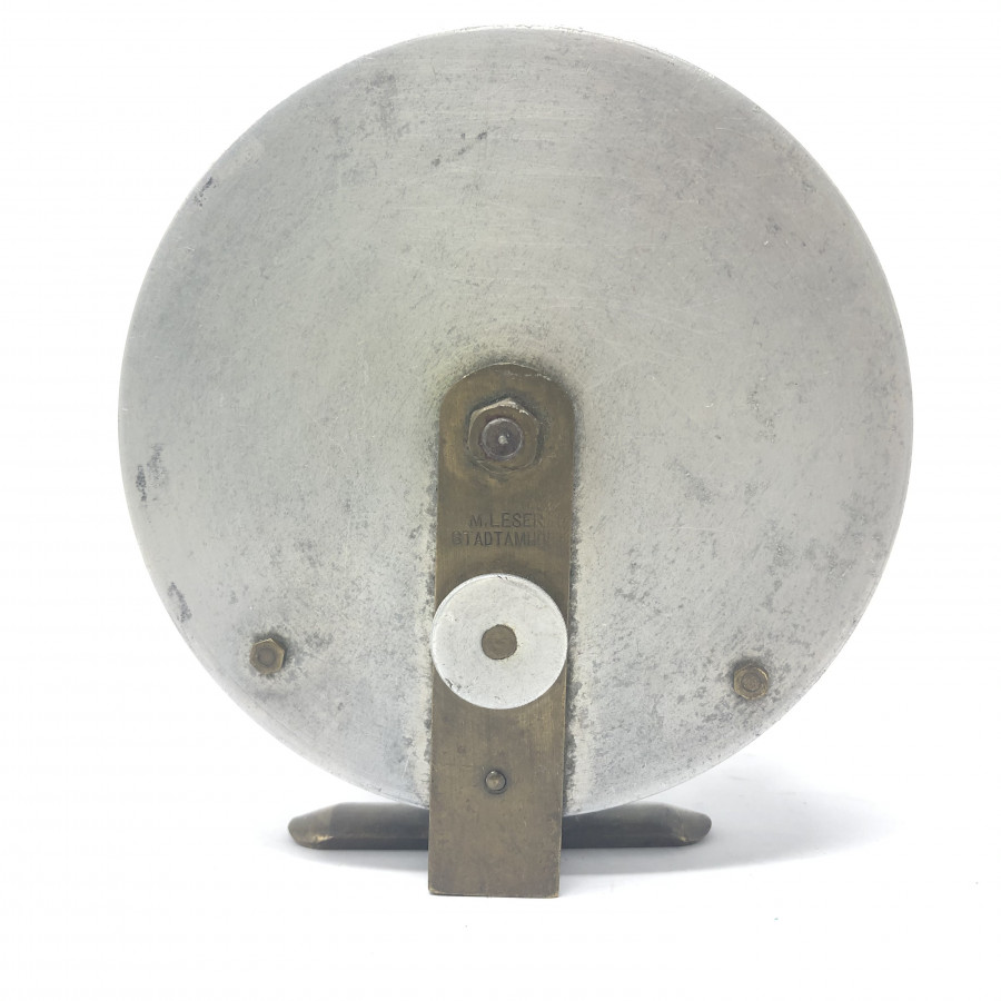 Centerpin Alurolle - gemarkt mit M.LESER STADTAMHOF, Rollenfuß Messing, 115mm Durchmesser, Rollenbreite 30mm,Rolle läuft wunderschön, Gebrauchsspuren, inzwischen sehr selten