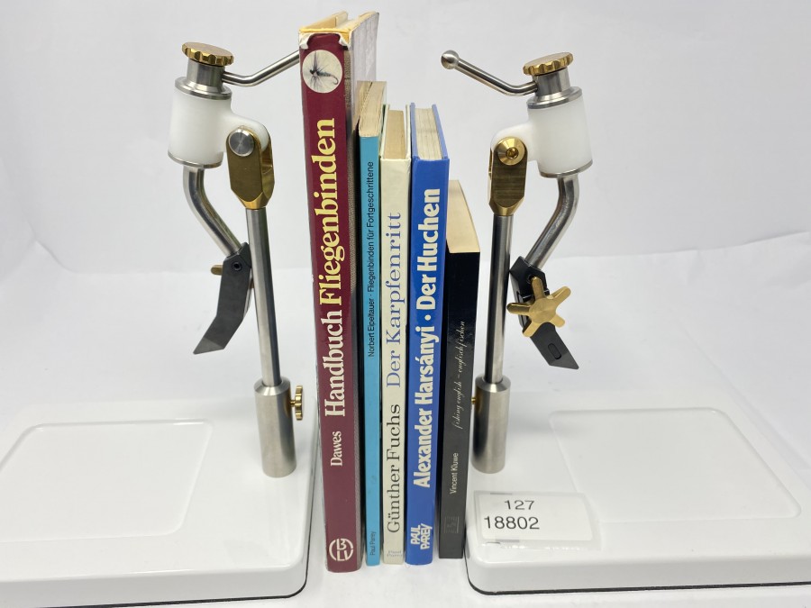 5 Bücher: Handbuch Fliegenbinden von Mike Dawes, Fliegenbinden für Fortgeschrittene von Norbert Eipeltauer, Der Karpfenritt von Günther Fuchs, Der Huchen von Alexander Harsanyi, englisch fischen von Vincent Kluwe