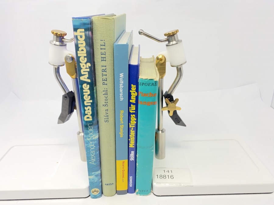 5 Bücher: Das neue Angelbuch in Farbe von Alexander Spoerl, Petri Heil von Sláva Stochl, Wolfsbarsch von Robert Staigis, Meister-Tipps für Angler von Henning Stilke, Fische fangen von Alexander Spoerl