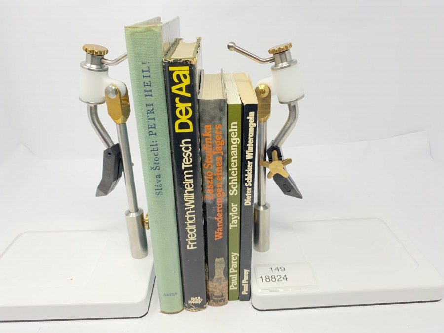 5 Bücher: Petri Heil von Slava Stochl, Der Aal von Friedrich Wilhelm Tesch, Wanderungen eines Jägers von Laszlo Studinka, Schleienangeln von Fred J.Taylor, Winterangeln von November bis April von Dieter Schicker