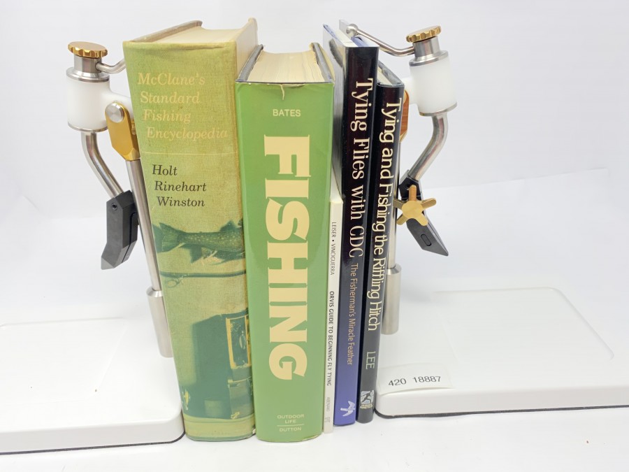 5 Amerikanische Bücher: McClane´s Standard Fishing Encyclopedia, Fishing von Joseph D. Bates. Jr., Orvis Guide to Beginning Fly Tying, Tying Flies with CDC von Leon Links, Tying and Fishing the Riffling Hitch von Art Lee