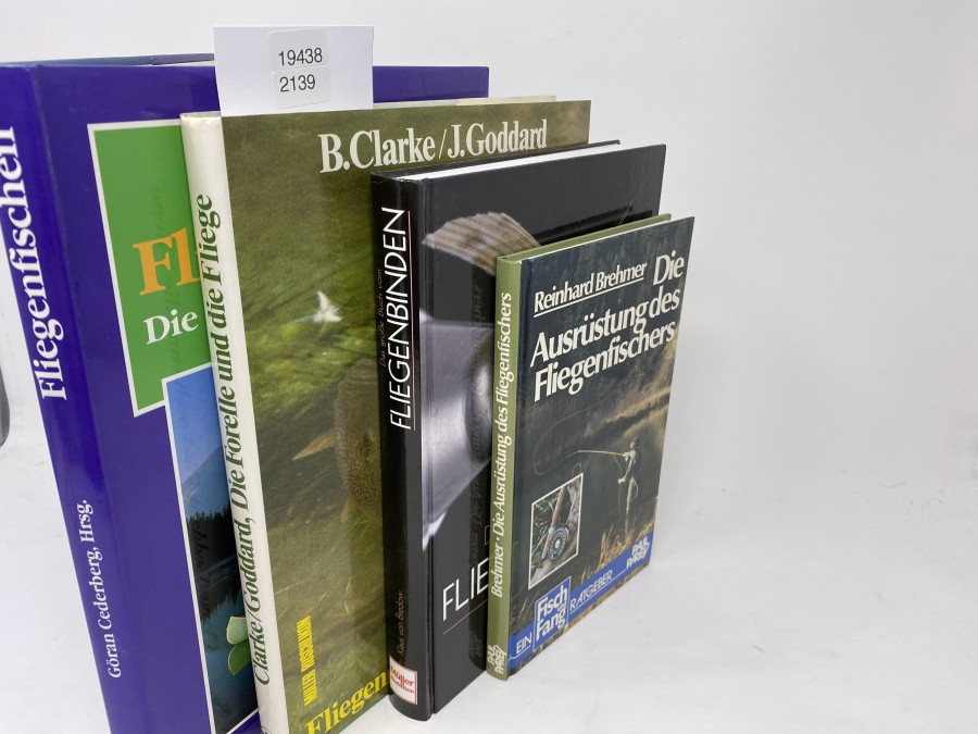 4 Bücher: Fliegenfischen Die Traumgewässer der Welt, Göran Cederberg, Hrsg., 1994; Die Forelle und die Fliege, B.Clarke/J.Goddard, 1982; Das große Buch vom Fliegenbinden, Klaus von Bredow, 2007; Die Ausrüstung des Fliegenfischers, Reinhard Brehmer, 1984