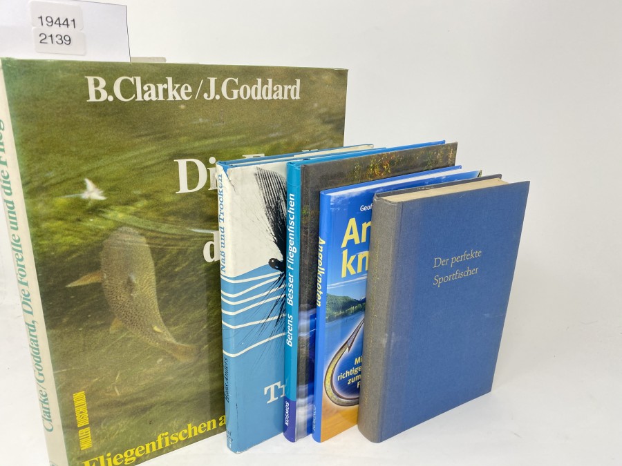 5 Bücher: Die Forelle und die Fliege, B.Clarke/J.Goddard, 1982; Besser Fliegenfischen, Werner Berens, 2011; Angelknoten, Geoffrey Budworth, 2005; Naß und Trocken, Hans Anders, 1967; Der perfekte Sportfischer, Hermann Aldinger, 1969