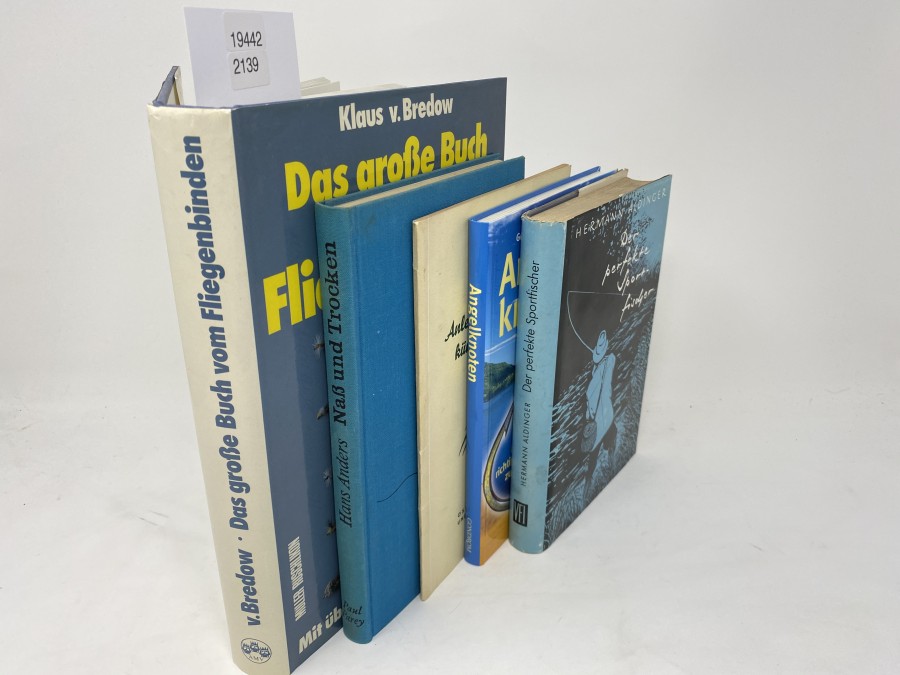 5 Bücher: Das große Buch vom Fliegenbinden, Klaus v. Bredow, 1981; Angelknoten, Geoffrey Budwort;, Naß und Trocken, Hans Anders, 1967; Der perfekte Sportangler, Hermann Aldinger, 1965; Anleitung zum Binden künstlicher Fliegen, R. Baumgartner