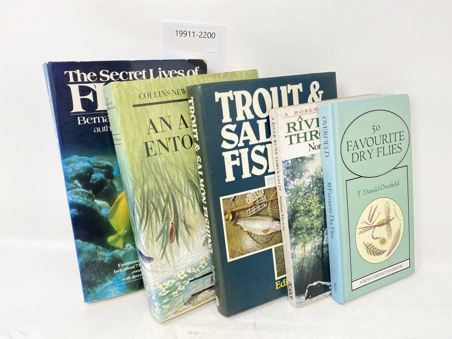 5 Bücher: The Secret Lives of Fishes, Bernard Ludwig Gordon; An Anglers Entomology, J.R. Harris, 1966; Trout & Salmon Fishing, Roy Eaton; A River Runs trough it, Norman Maclean; 50 Favorite Dry Flies, T. Donald Overfield, 1980