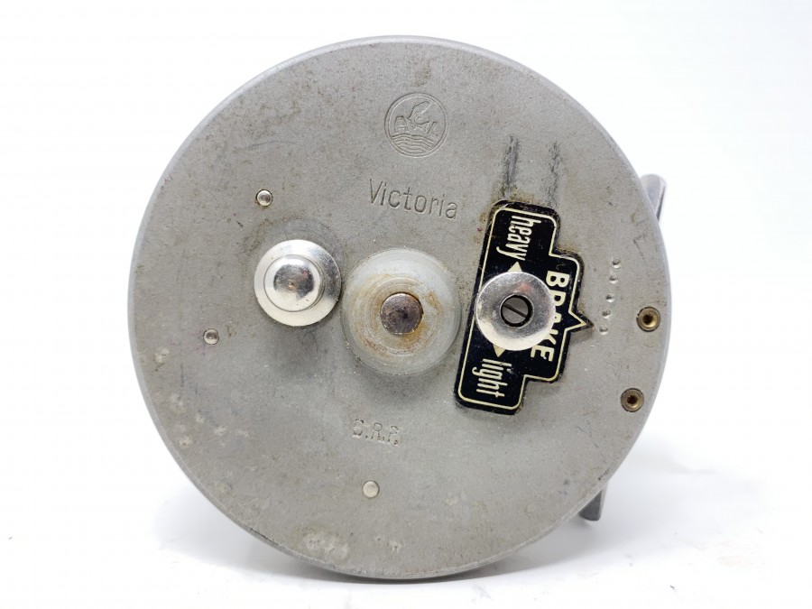 Spinnrolle Alfred Legrand, Victoria, D.R.P, mit Aussparung am Gehäuse, Rollenaußendurchmesser 89 mm, Rollenbreite 40 mm, technisch sehr gut, Gebrauchsspuren