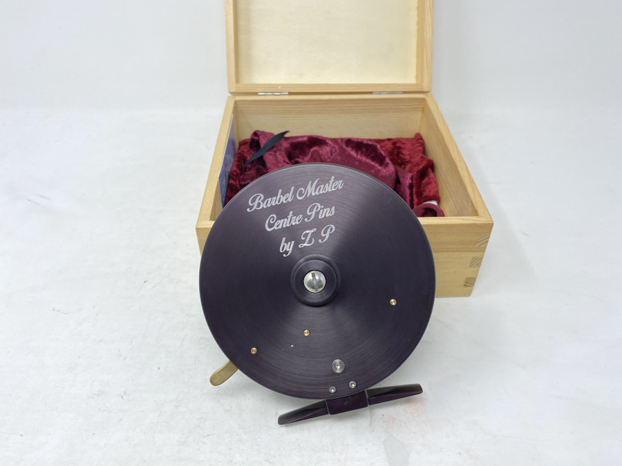 Centerpinrolle, Barbel Master Centre Pins by. ZP, Made in Germany, im Holzkasten, neu und ungefischt