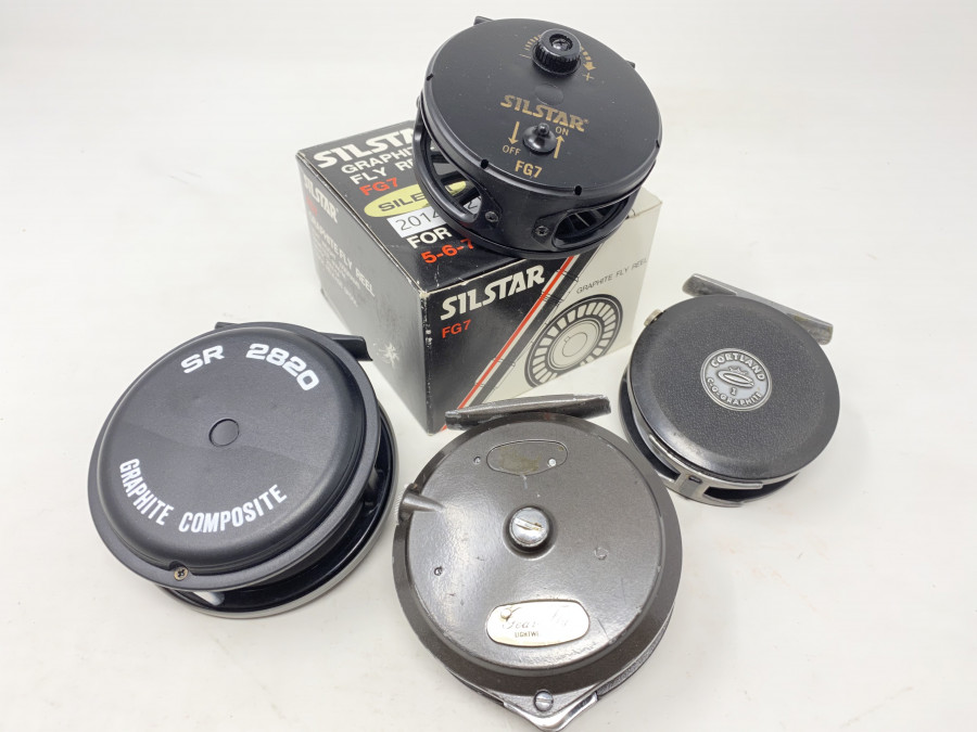 4 Fliegenrollen: Silstar Graphite Fly Reel FG7, Cortland 1, Graphite, Graphite Composite SR 2820 und  Gearfly, Lightweight 10