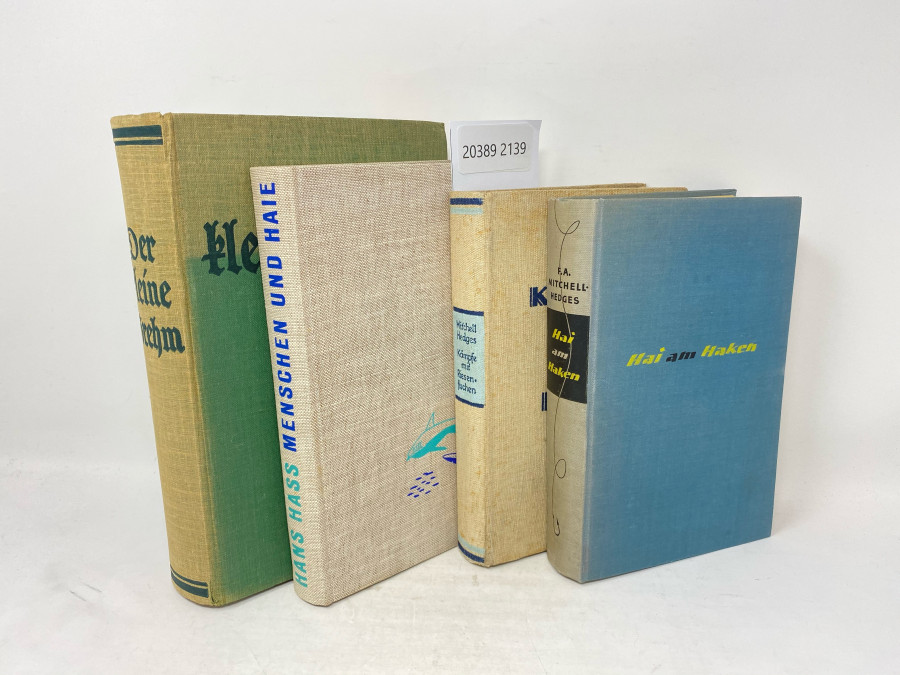 4 Bücher: Der kleine Brehm, 1935; Menschen und Haie, Hans Hass; Kämpfe mit Riesenfischen, Mitchell Hedges, 1925; Hai am Haken, F.A. Mitchell Hedges