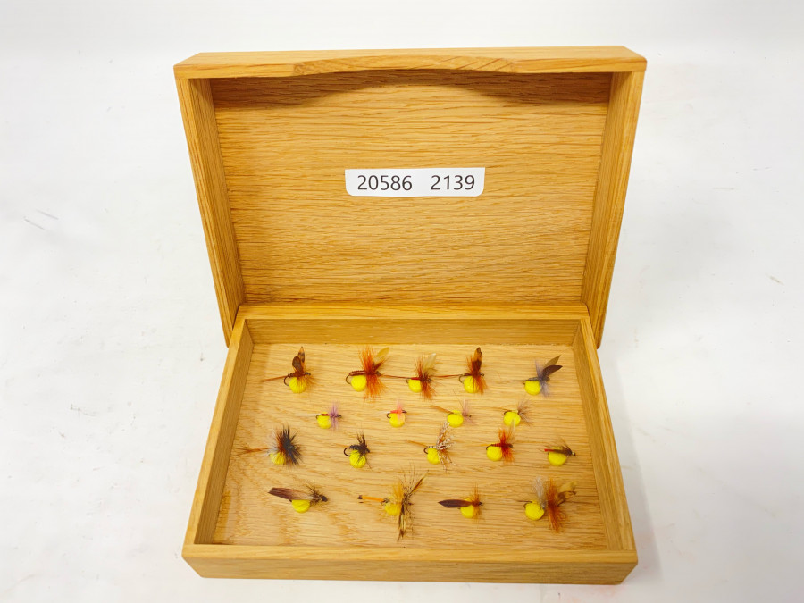 Holzfliegenbox, 18 Stück Äschen- und Forellenfliegen, sehr gute Qualität
