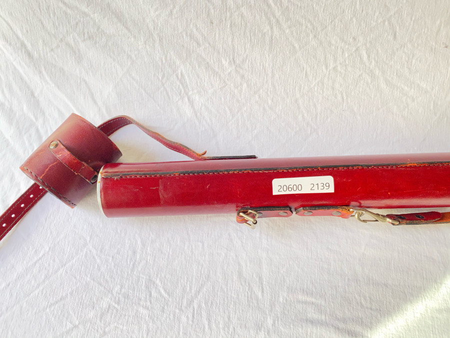 Rutentransportrohr, rotbraunes Leder, 45mm Innendurchmesser, 1,15m lang, Gebrauchsspuren