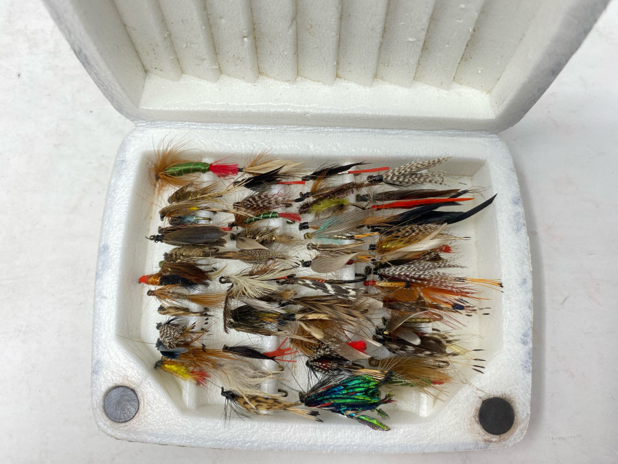 Fliegenbox Morell mit 55 Nassfliegen, brauchbare Qualität