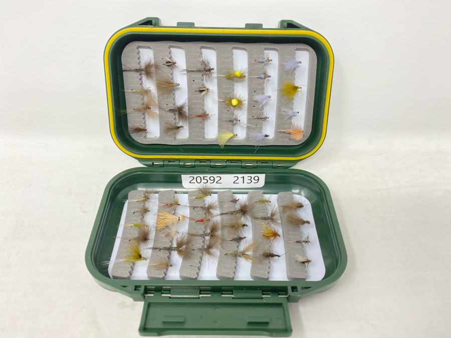 Fliegenbox mit 52 Trockefliegen für Forellen und Äschen