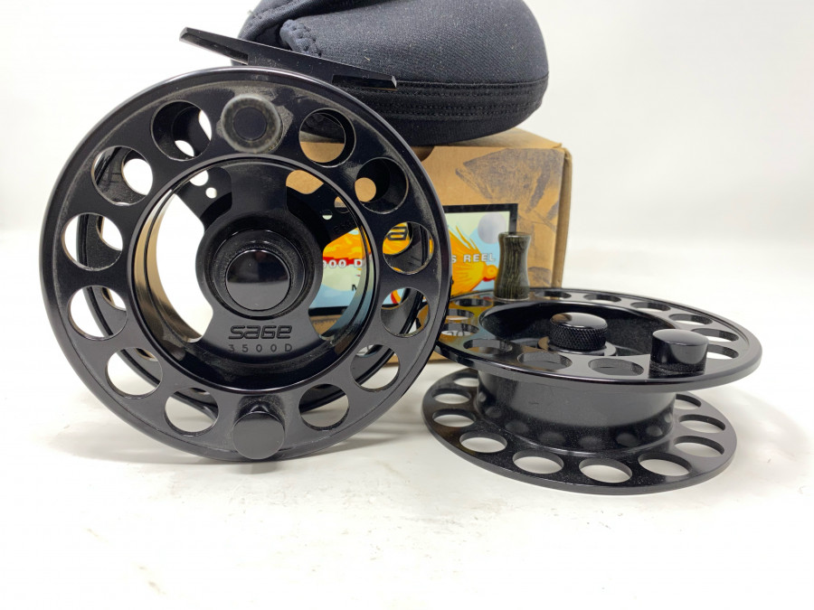 Lachsfliegenrolle SAGE 3000 Drag Series Reel, Model 3500 D, Linkshand, Klasse 10, mit Reservespule, Neopren Rollentasche, neu im Karton