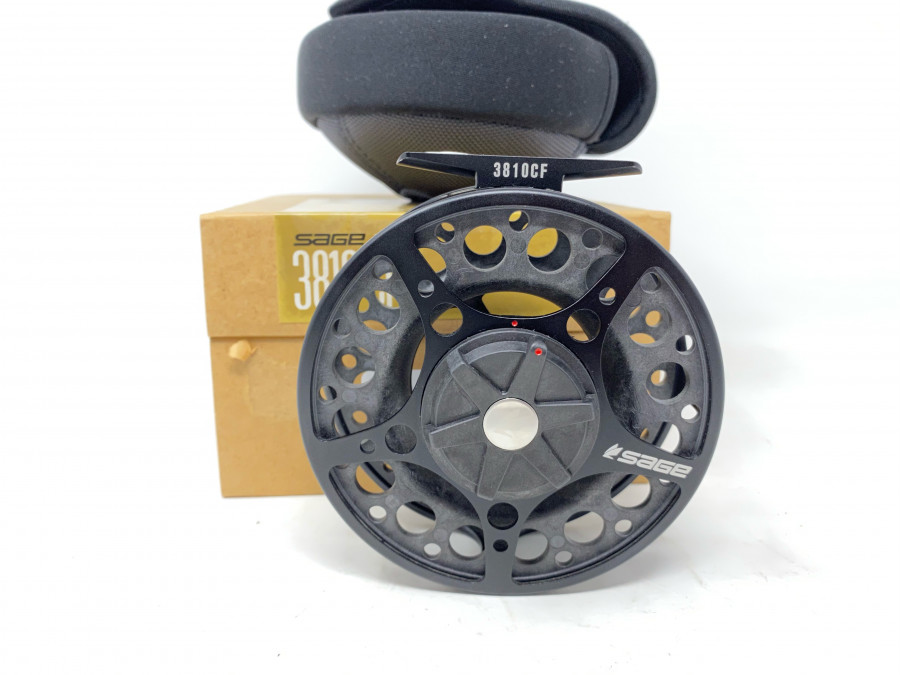 Fliegenrolle Sage 3810 CF Series Reel, Rechts- oder Linkshand, Klasse 9/10, neu in Neopren Rollentasche und Karton