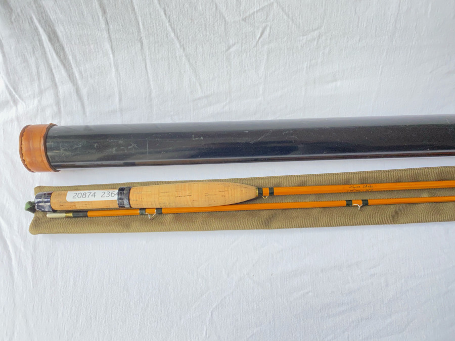 Gespliesste Fliegenrute brunner - austria, Typ Cheri, 2tlg. 1,85m - 75g, #5, ungleich geteilt, Ausgleichsstück, 1/80, mit Namenszug, Spitze gerade, sehr guter Zustand, Futteral, Original Transportrohr