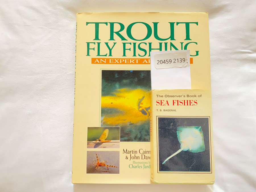 2 Bücher: Trout Fly Fishing An Expert Approach, Martin Cairncross/John Dawson. Illustrated by Charles Chardine, The Observer´s  Book of Sea Fish