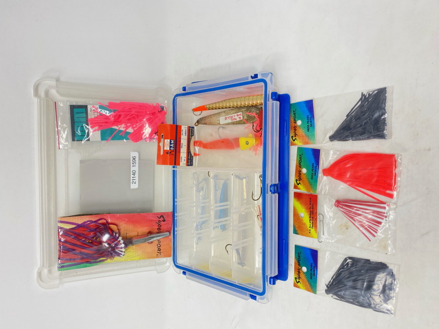 Plano Köderbox mit 9 Pilker, 1 Jig und Zubehör