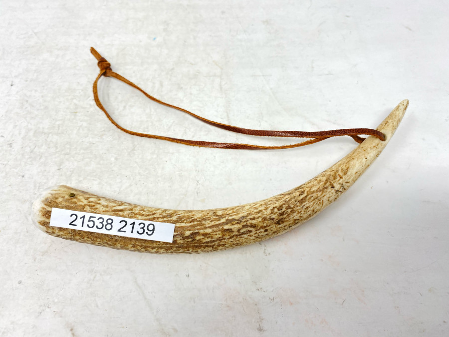 Fischtöter, Horn mit Bleieinlage, Lederband, 190mm lang