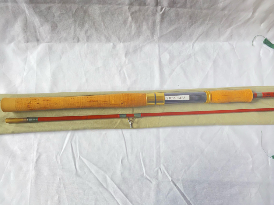 Spinnrute, Inlet Schreck, Glasfaser, I969, 116/2, 2.40m, bis 30 gr., Testkurve 450 g / Schnurstärlke 0,15, 0,20, 0,30, Leitring neu gewickelt, guter Zustand, Futteral
