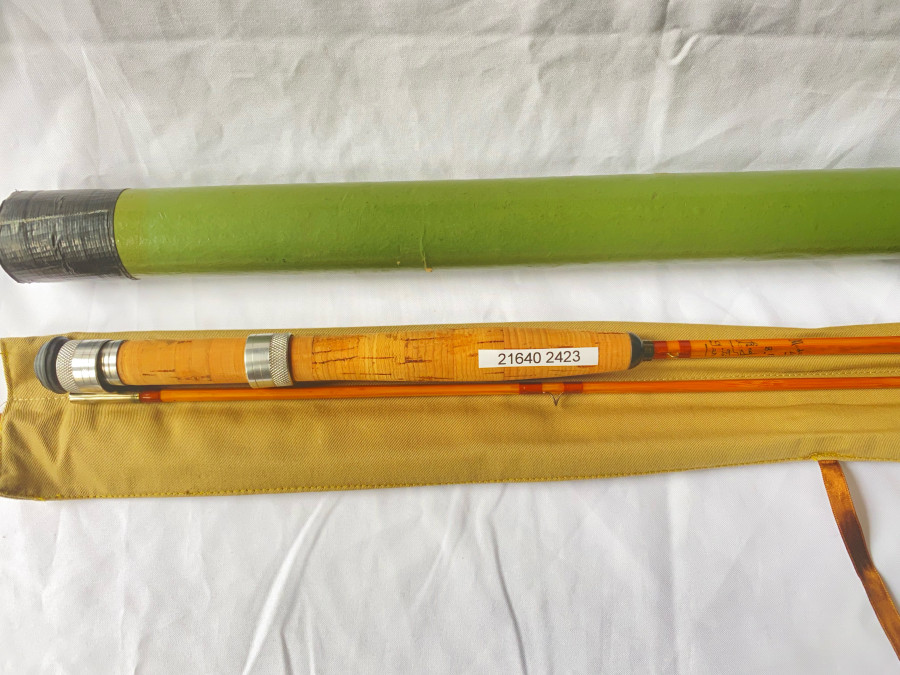 Gespliesste Fliegenrute, Regnault Paris Moderne 1948, 2 tlg., 8" - 2,40m, #5/6. parabolische Aktion, gerade Spitze, sehr schöne Rute, Futteral