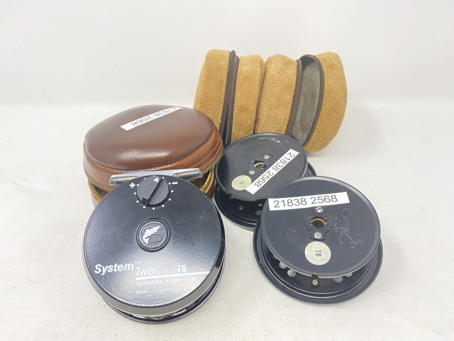 Fliegenrolle, System Two 78, Scientific Anglers/3M, Made in England, Linkshand, 2 Reservespulen, Leder Rollentaschen, Gebrauchsspuren
