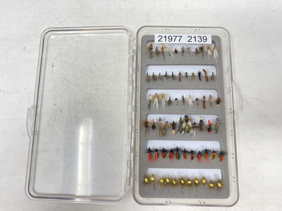 Kunststoff Fliegenbox, Schaumeinlage, mit 60 Trockenfliegen Grösse 16 - 20, für Äsche und Forelle, fängig