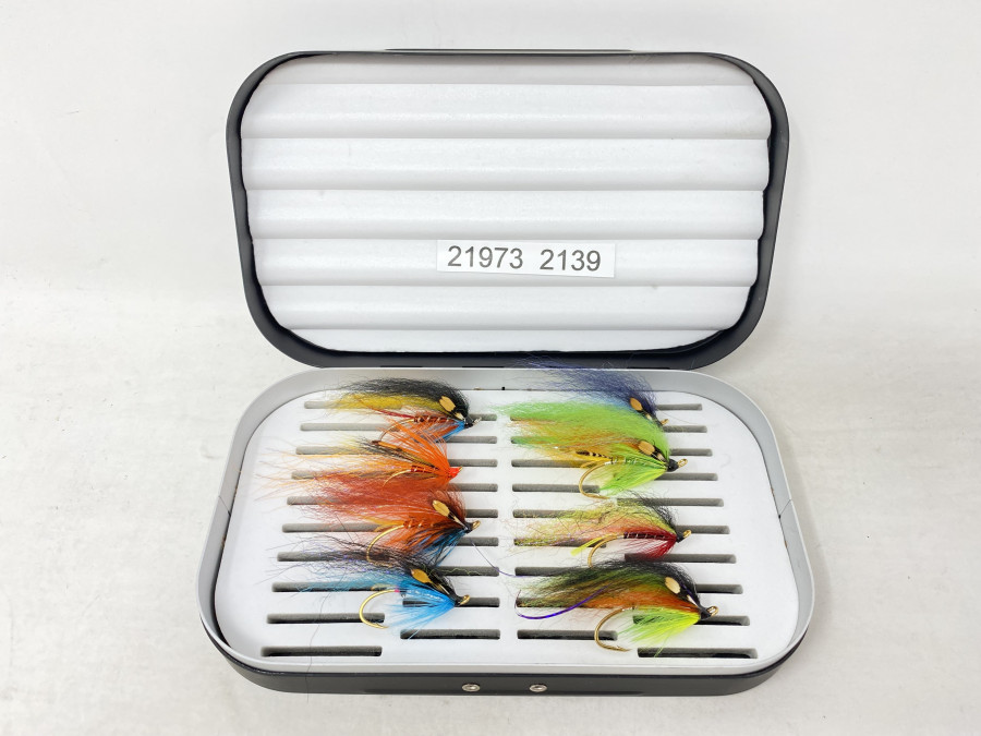Alu Fliegenbox, Schaumeinlage, mit 8 Lachsfliegen, gebunden von Joachim Niklas, Salar Doppelhaken, Grösse 4 + 6, gute Qualität