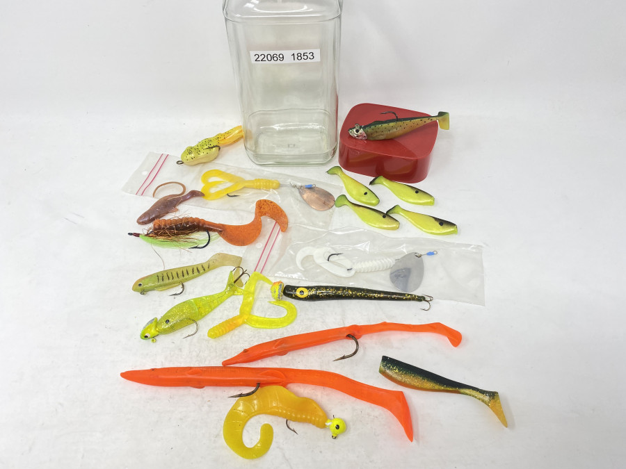 Glas mit 11 Gummifischen montiert, 7 Stück ohne Montage