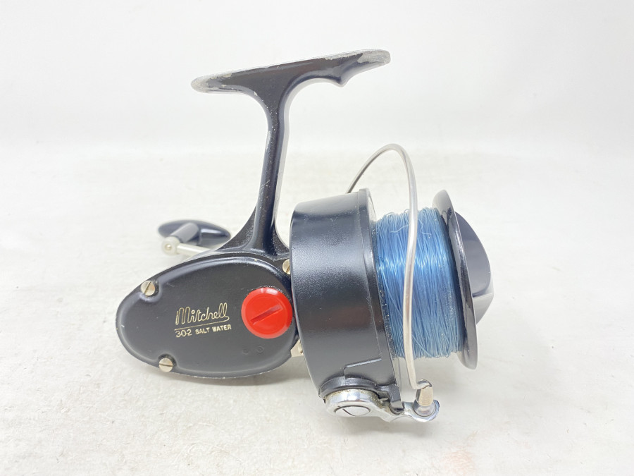Stationärrolle, Mitchell 302 Salt Water, US Patent 2 726 052, Made in France, mit Monofilschnur, technisch in Ordnung, Fettwechsel erforderlich