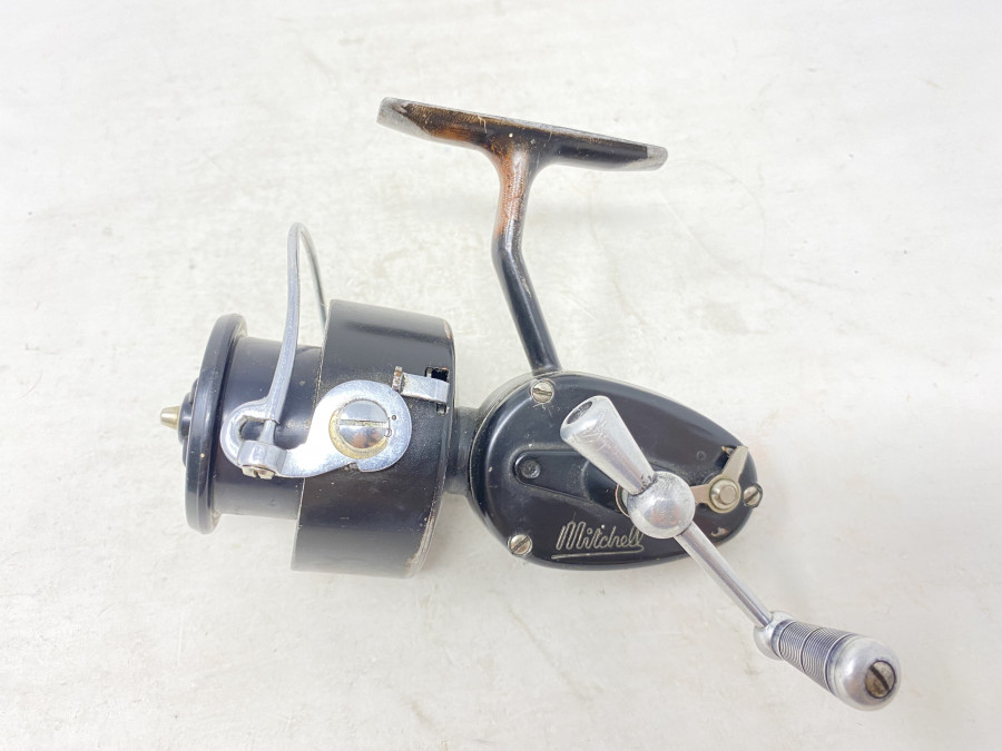 Stationärrolle, Mitchell, Made in France, reparaturbedürftig, starke Gebrauchsspuren