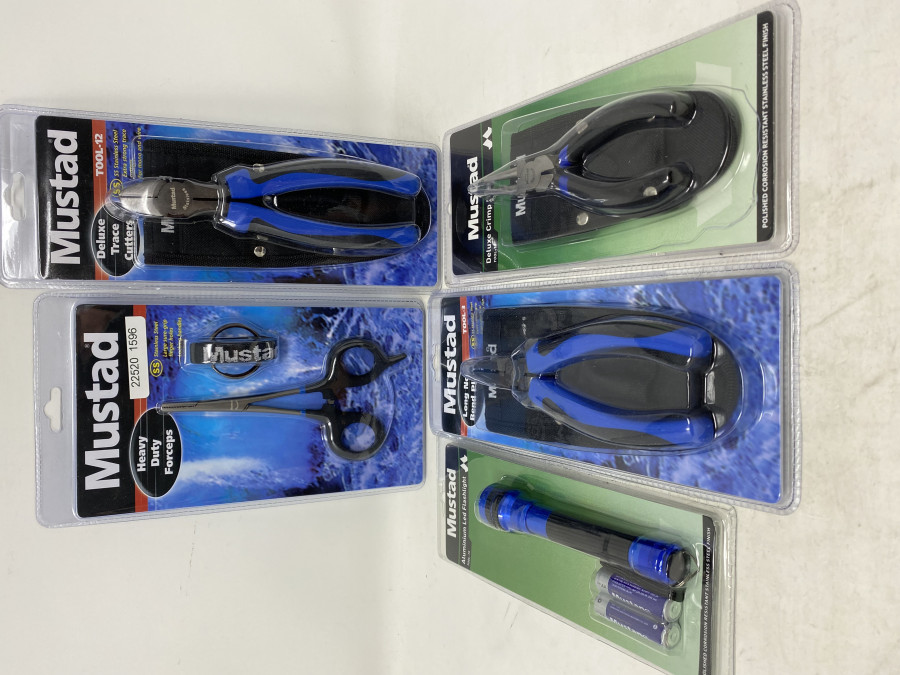 Mustad Werkzeugsortiment: LED Lampe, Sprengringzange, Zange geschränkt, Seitenschneider, neu