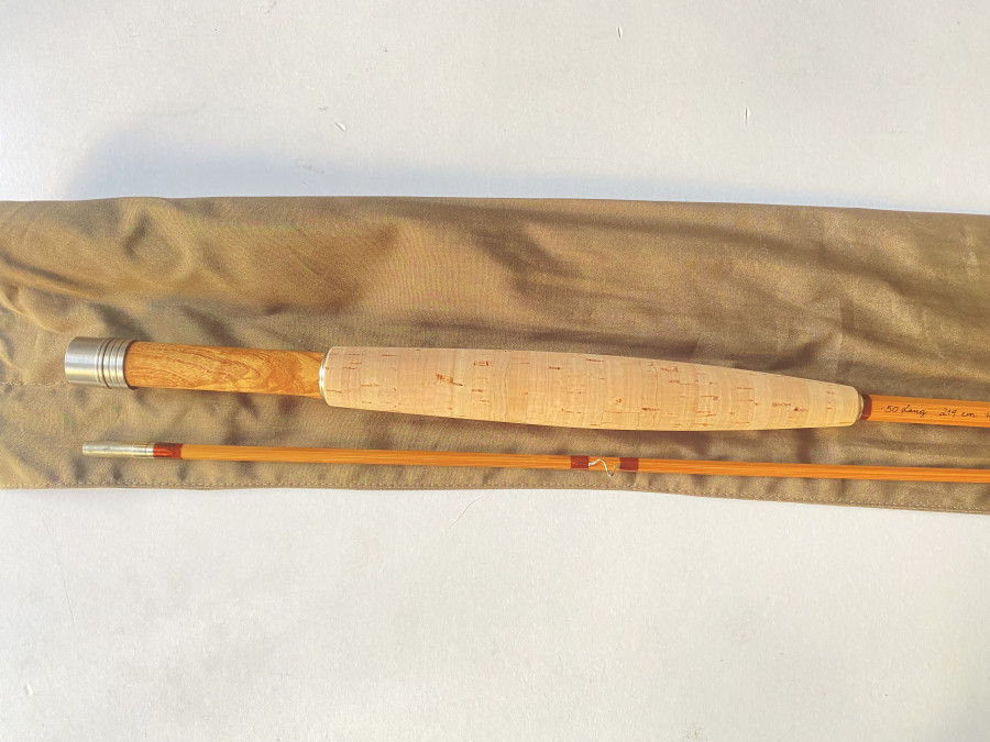 Gespliesste Fliegenrute, handgefertigt von Reinhard Lang, Österreich, 50 Lang, 2tlg., 2,19m, #4, sehr schönes Taper, Florkork, mit Seide gewickelt, Futteral und Kunststoffrohr, neu und ungefischt