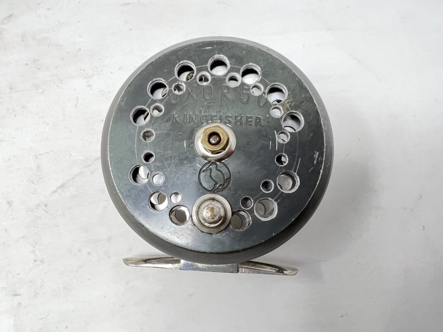 Fliegenrolle, Kingfisher Roxor 50, mit Eisvogel Logo, Made in Austria, Spulengehäuse nachtäglich gebohrt, #5/6, Rollendurchmesser 81mm, Rollenbreite 33mm, Gebrauchsspuren