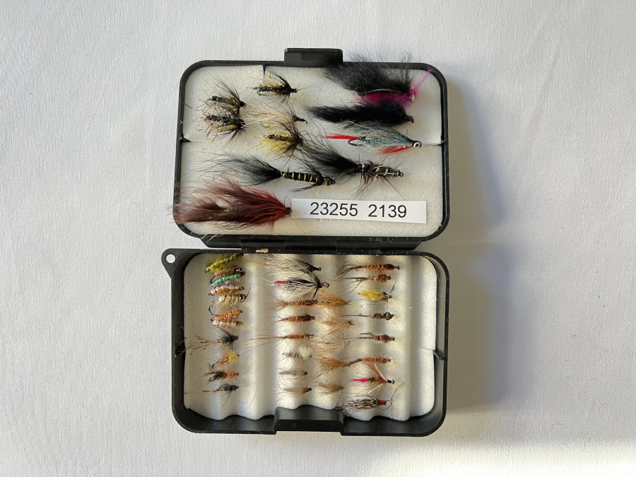 Fispo Fliegenbox, 110x75x28mm, 43 Trockenfliegen, Nymphen und kleinen Streamern