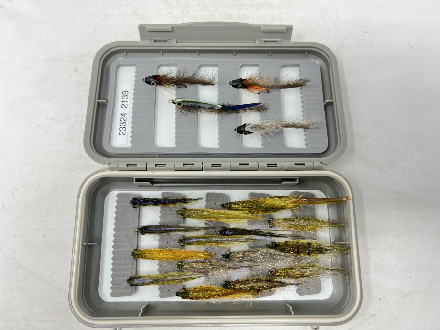 Kunststoff Fliegenbox, Schlitzschaumeinlage, 200x110x45mm, 20 fängige Streamer