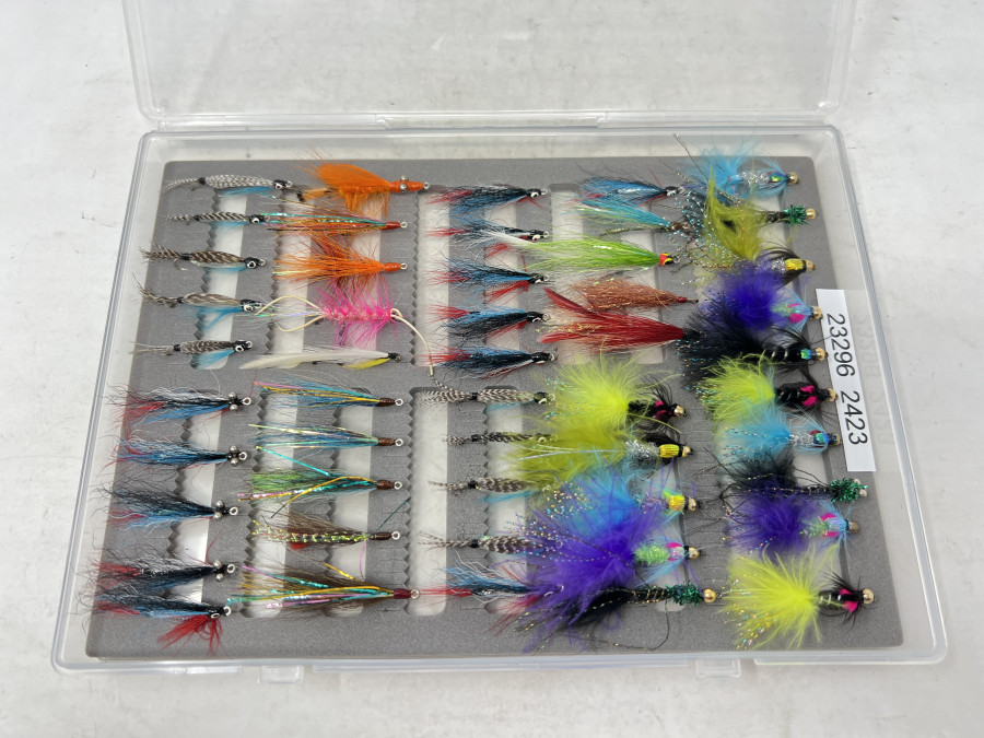 Fliegenbox mit geschlitzem Sahumstoff, 210x150x25mm und 50 Streamer, gute Qualität