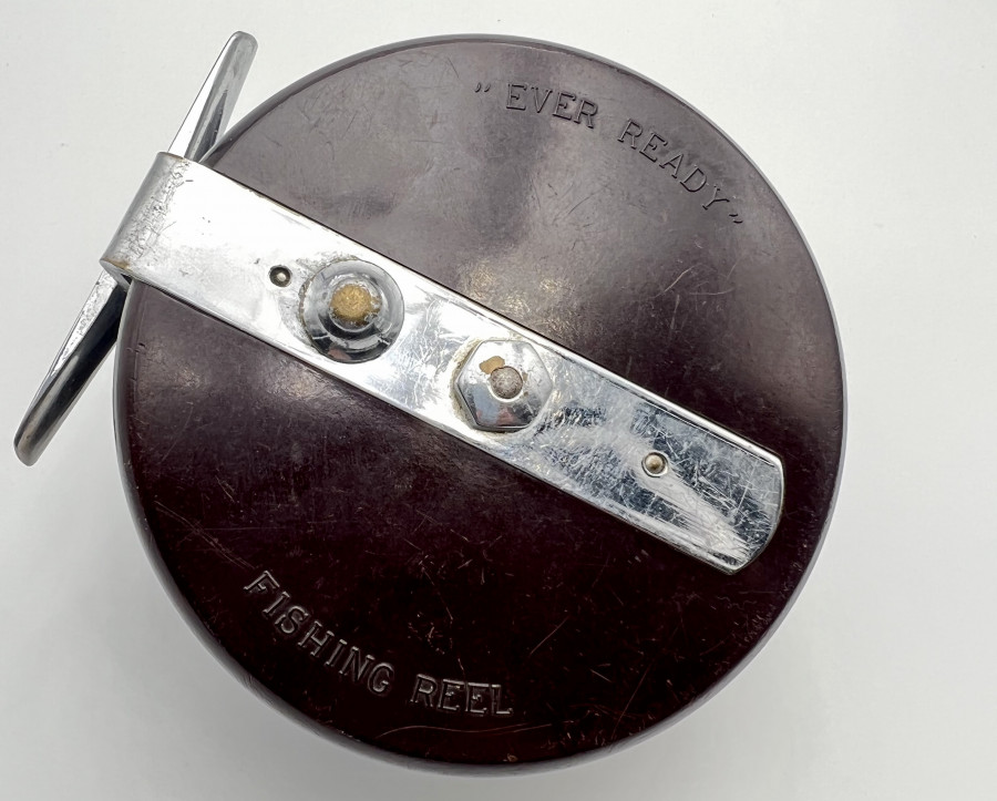 Alte Angelrolle, "Ever Ready" Fishing Reel, Bakelit, 2 Griffe, Rollendurchmesser 105mm, Rollenbreite 55mm, Gebrauchsspuren