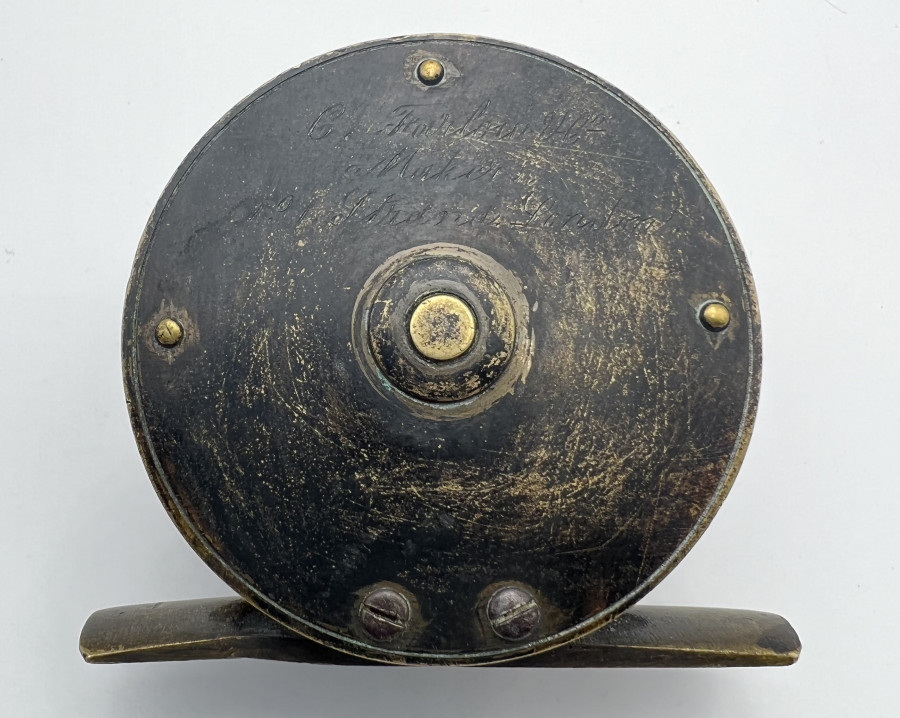 Kleine Messingrolle, C. Farlow Makers, ca. 1885 - 1894, Rollendurchmesser 56mm, Rollenbreite 30mm, Horngriff, Gebrauchsspuren