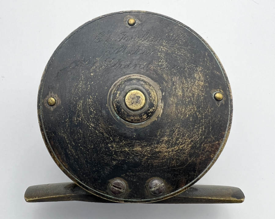 Kleine Messingrolle, C. Farlow Makers, ca. 1885 - 1894, Rollendurchmesser 56mm, Rollenbreite 30mm, Horngriff, Gebrauchsspuren