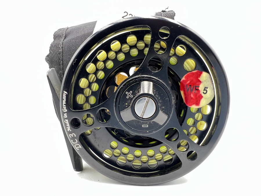 12Fliegenrolle, Vosseler DC 3, Made in Germany, schwarz, Rechtshand, mit Fliegenschnur WF 5 F, Rollentasche, Gebrauchsspuren