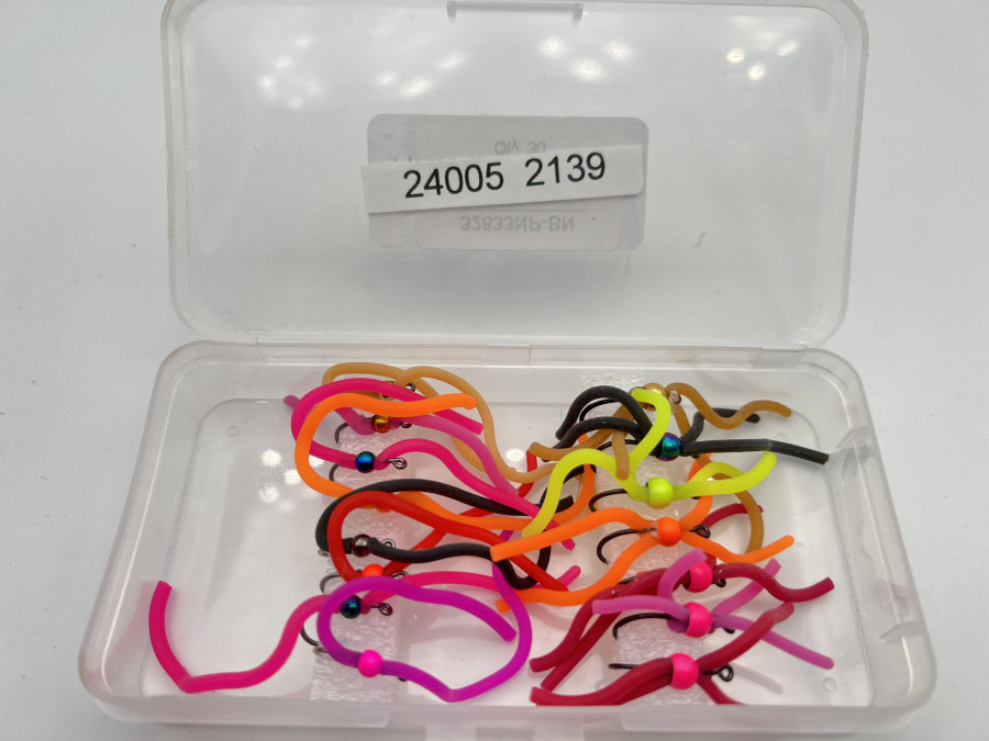 Kunststoffbox, 130x65x20mm, mit 15 Gummiwürmer, Tungstenkugel, FANGGARANTIE