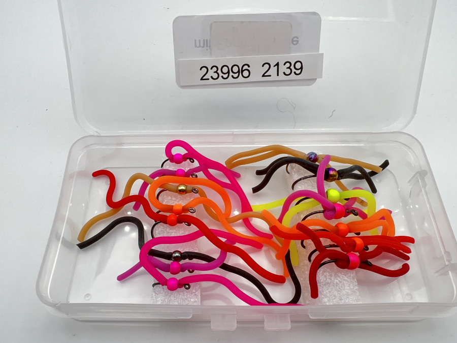 Kunststoffbox mit 15 Gummiwürmern, Tungstenkugel, FANGGARANTIE