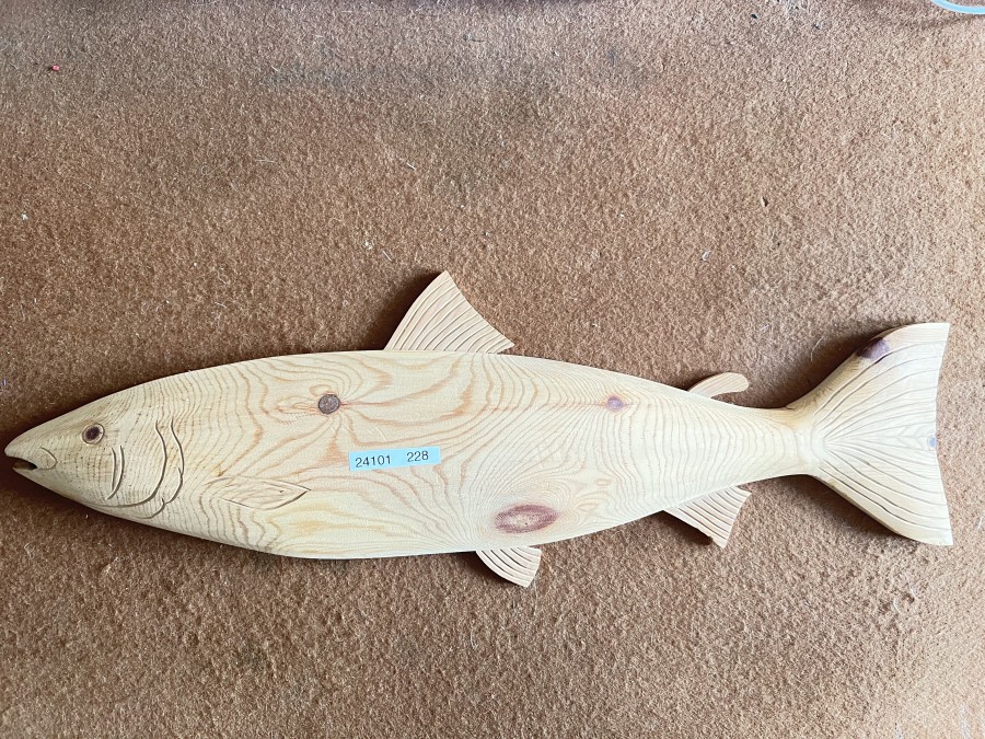 Lachs aus Holz geschnitzt,  schöne Arbeit