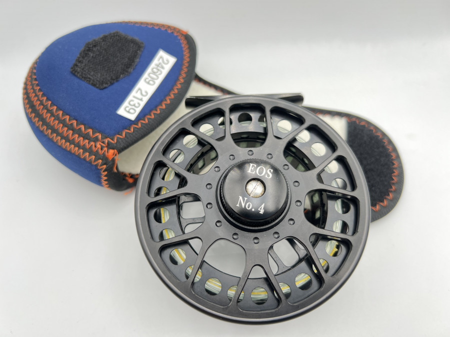 Fliegenrolle, EOS No. 4, Rechts- oder Linkshand, präzises Scheibenbremssystem, salzwasserfest, Neoprene Rollentasche, leichte Gebrauchsspuren