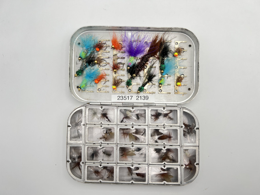 Wheatley Fliegenbox, 16 Springdeckelfächer und Clips, mit 18 Nymphen und Jig´s, 48 Trockfliegen, brauchbare Qualität, Box Gebrauchsspuren