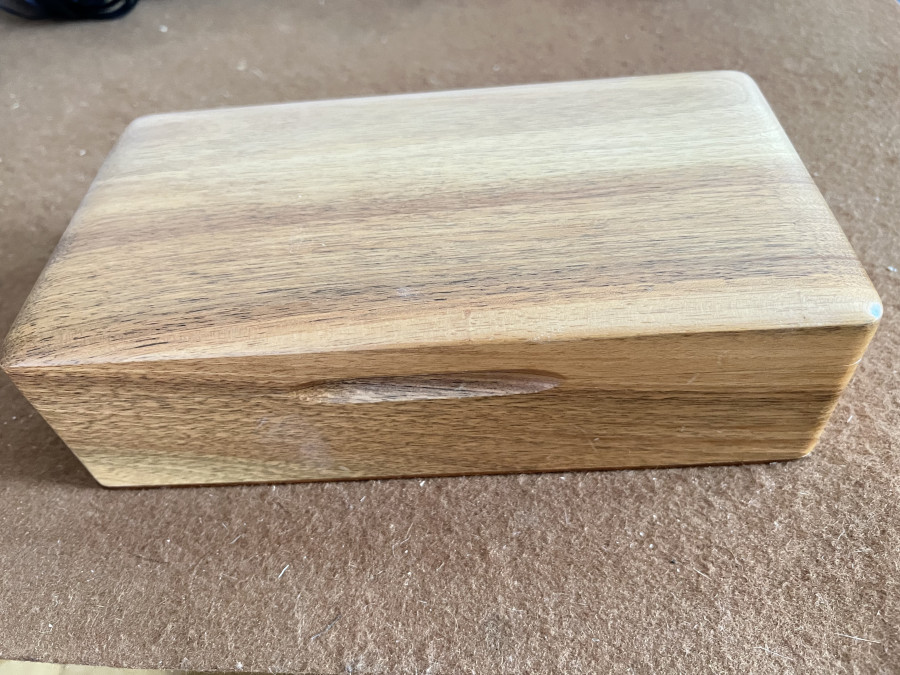 Wunderschöne Holzfliegenbox, 3 Etagen, 260x140x80mm, gefüllt mit 162 Trockenfliegen für Äsche und Forellen, gute Qualität