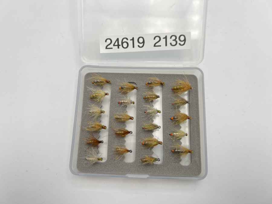 Nymphensortiment, Kunststoff Fliegenbox, geschlitzte Schaumstoffeinlage, 70x60x15mm, 22 extrem fängige Nymphen, Tungstenkörper, CDC mit UV Dubbing