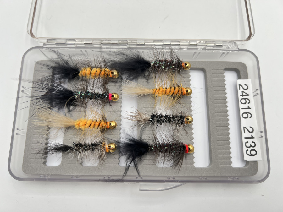 Kunststoff Fliegenbox, geschlitzte Schaumstoffeinlage, 155x80x20mm, 8 Wooly Bugger, Tungstenkopf, Grösse 6, sehr gute Qualität