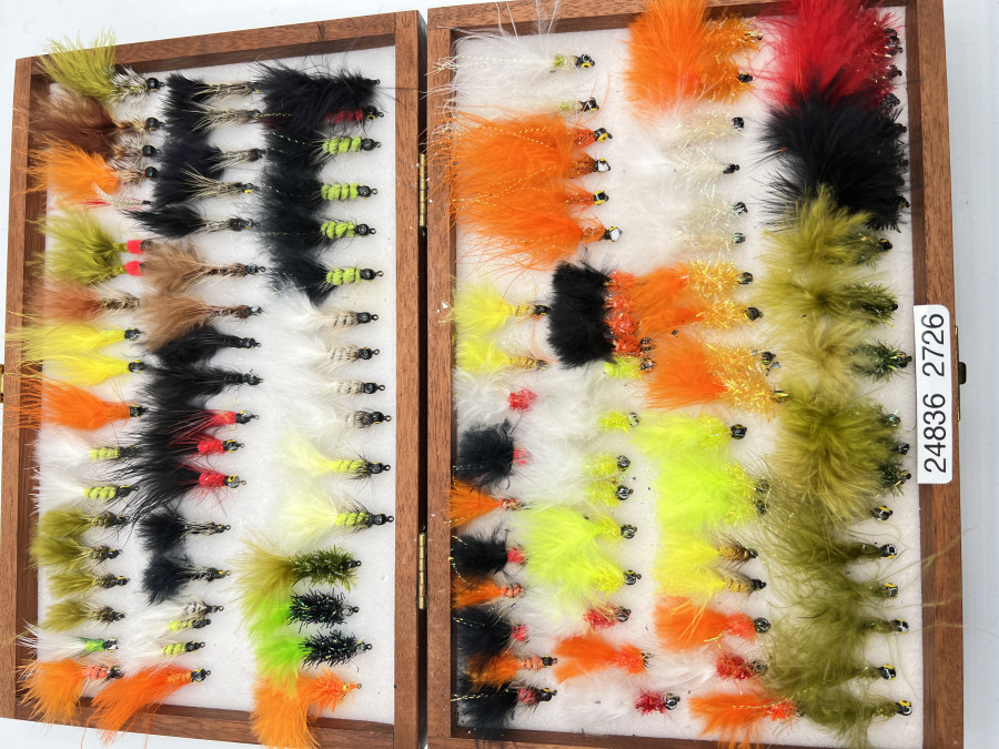 Doppeldecker Holzfliegenbox, mit 245 kleinen Nymphen und Streamern